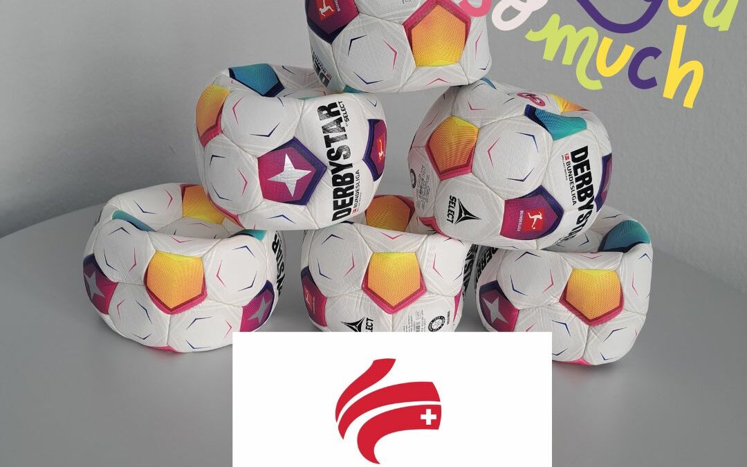 Neue Fußbälle für das OGS-Turnier